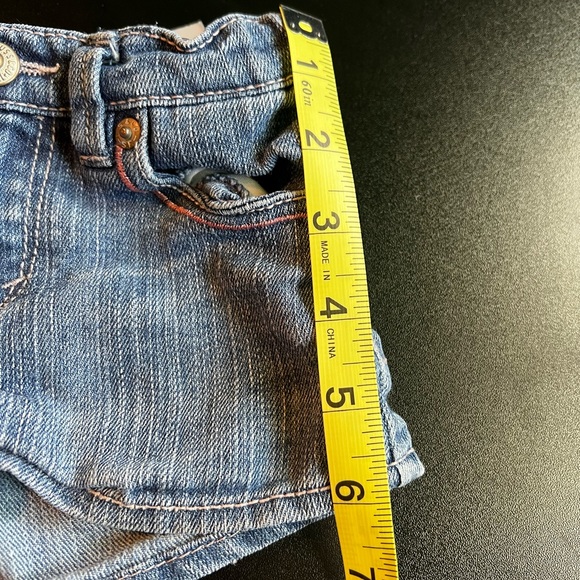 Levi’s Toddler Shorts. Size 3T - Picture 4 of 15